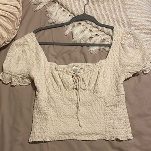 URBAN ROMANTICS SIZE LARGE CHIC TEXTURED BLOUSE WITH LACE UP TOP
